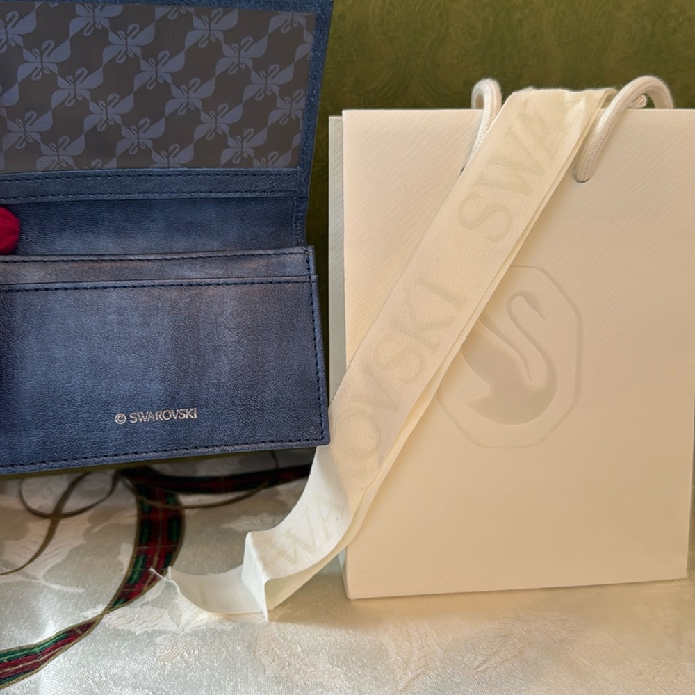 NWOT SWAROVSKI  Wallet card holder Leather Made in FranceID with Front glitters - Picture 2 of 10